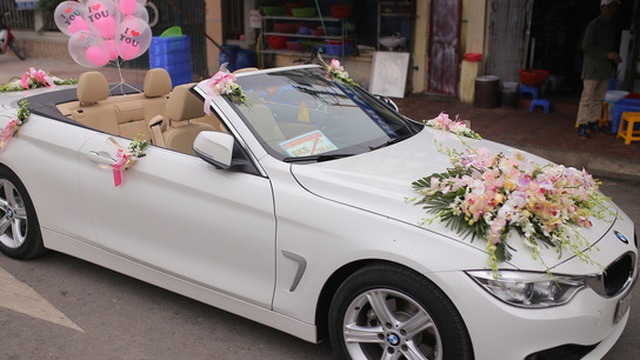 Xe hoa BMW mui trần cho thuê đón dâu tại Hà Nội