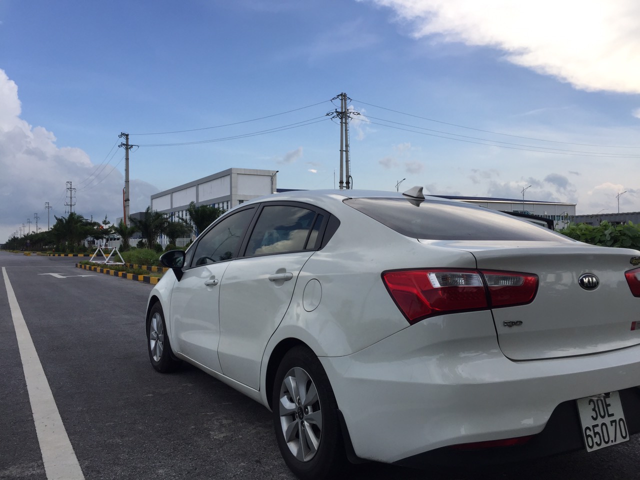 Kia Rio 4 chỗ cho thuê có lái tại Hà Nội