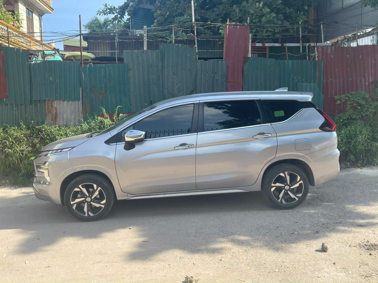 Xe 7 chỗ Mitsubishi Xpander cho thuê theo tháng có lái tại Hà Nội